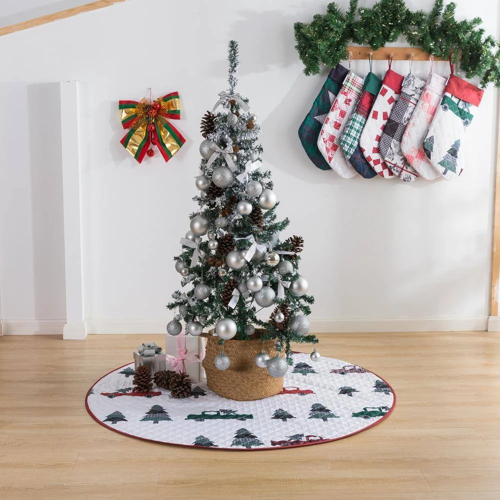 48 In. Vintage Truck Polyester Microfiber Quilted Tree Skirt 4 48 In. Vintage Truck Polyester Microfiber Quilted Tree Skirt - Image 4