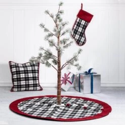 Set Of 3 Black And White Plaid Fabric Christmas Decoration (20 In. Stocking, 48 In. Tree Skirt And 18 In. Pillow Cover -Northlight Shop glitzhome christmas textiles 2004800007 31 1000