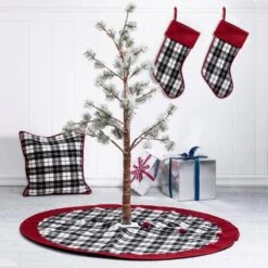 48 In. Black And White Plaid Fabric Tree Skirt/Stocking/Pillow Cover Christmas Decoration (Set Of 4) -Northlight Shop glitzhome christmas textiles 2004800011 31 1000
