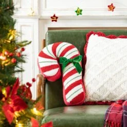 15.75 In. H Hooked Christmas Candy Cane Shaped Pillow -Northlight Shop glitzhome christmas textiles 2004800038 44 1000