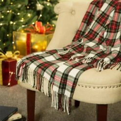 60 In. L Lodge Plaid Woven Throw 6 60 In. L Lodge Plaid Woven Throw -Northlight Shop glitzhome christmas textiles gh1126004089 e1 1000