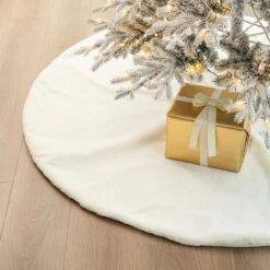 60 In. D Oversized White Reversible Faux Rabbit Fur/Korean Fleece Christmas Tree Skirt -Northlight Shop glitzhome christmas tree skirts 2020100009 76 1000