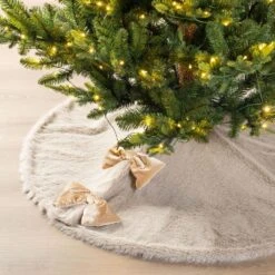 48 In. D Reversible Faux Fox Fur/Korean Fleece Christmas Tree Skirt -Northlight Shop glitzhome christmas tree skirts 2020100016 fa 1000