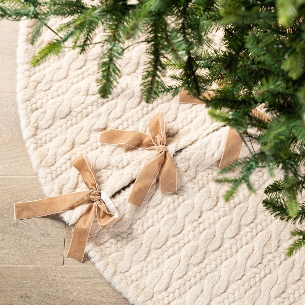 60 In. D Deluxe Reversible Milk Coffee Twisted Faux Marten Fur/Korean Fleece Christmas Tree Skirt 8 60 In. D Deluxe Reversible Milk Coffee Twisted Faux Marten Fur/Korean Fleece Christmas Tree Skirt - Image 8