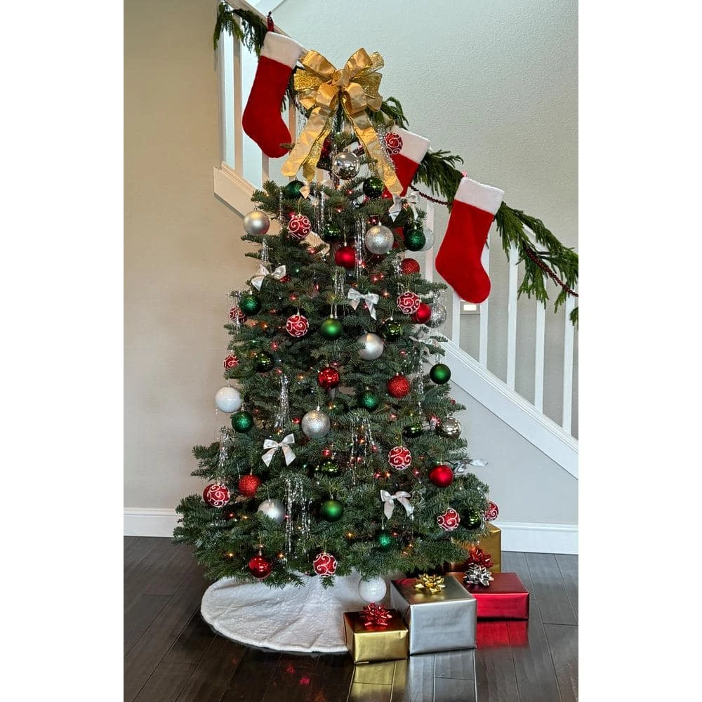 5 Ft. To 6 Ft. Freshly Cut Noble Fir Live Christmas Tree (Real, Natural, Oregon-Grown) 4 5 Ft. To 6 Ft. Freshly Cut Noble Fir Live Christmas Tree (Real, Natural, Oregon-Grown) - Image 4