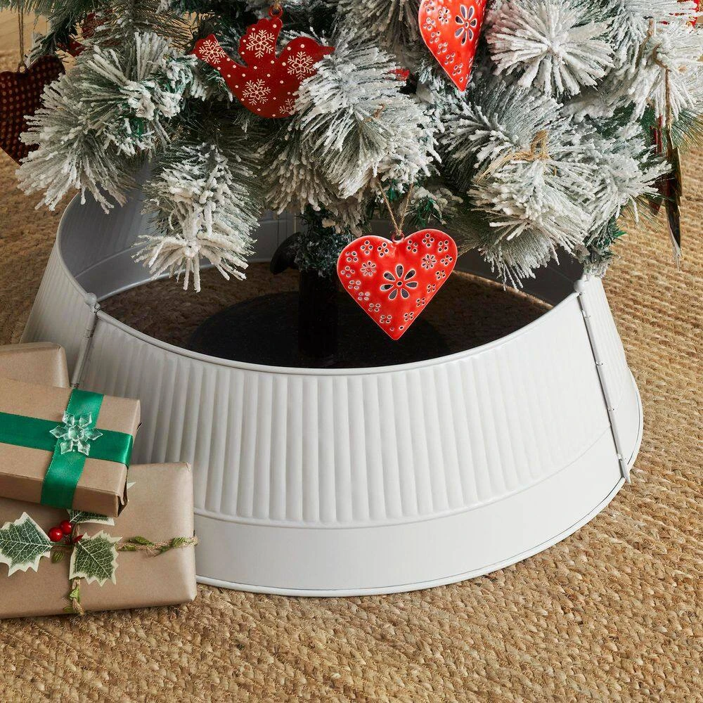 Ribbed 24 In. D White Metal Tree Collar 2 Ribbed 24 In. D White Metal Tree Collar - Image 2